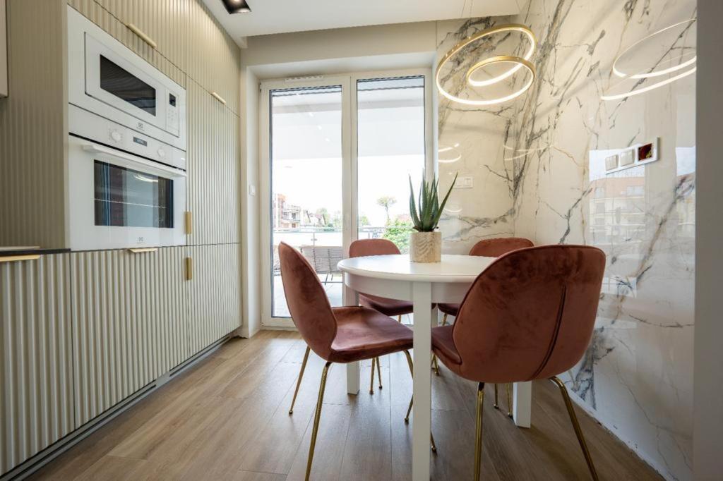 Rodzinne Apartamenty Bardzo Blisko Plazy Rewal Exterior foto